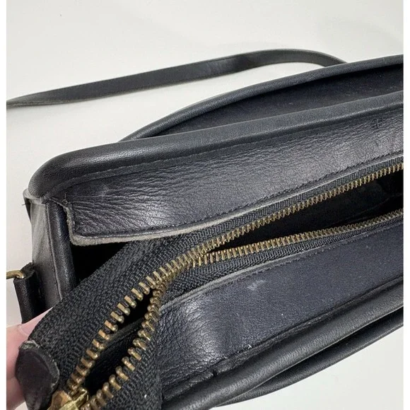 Vintage 80's Coach Swagger 9820 NYC Black Leather Crossbody Shoulder Bag - Picture 8 of 15